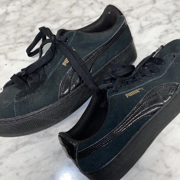 Black Puma Sneakers - Picture 2 of 4